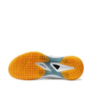 Laden Sie das Bild in den Galerie-Viewer, Yonex Power Cushion 65 Z4 WOMEN V2

